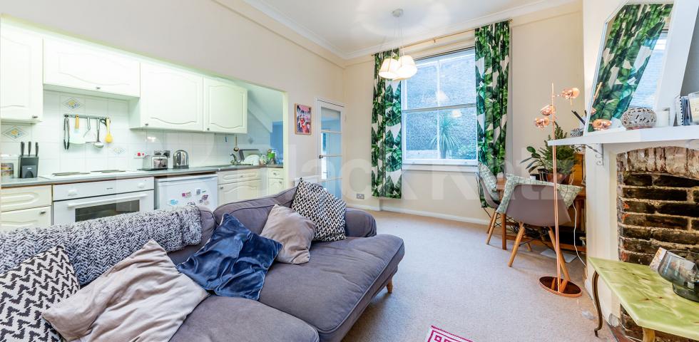 Contemporary cosy one bed in the heart of primrose hill mins to tube & shops Gloucester Avenue, Primrose Hill / Regents Park